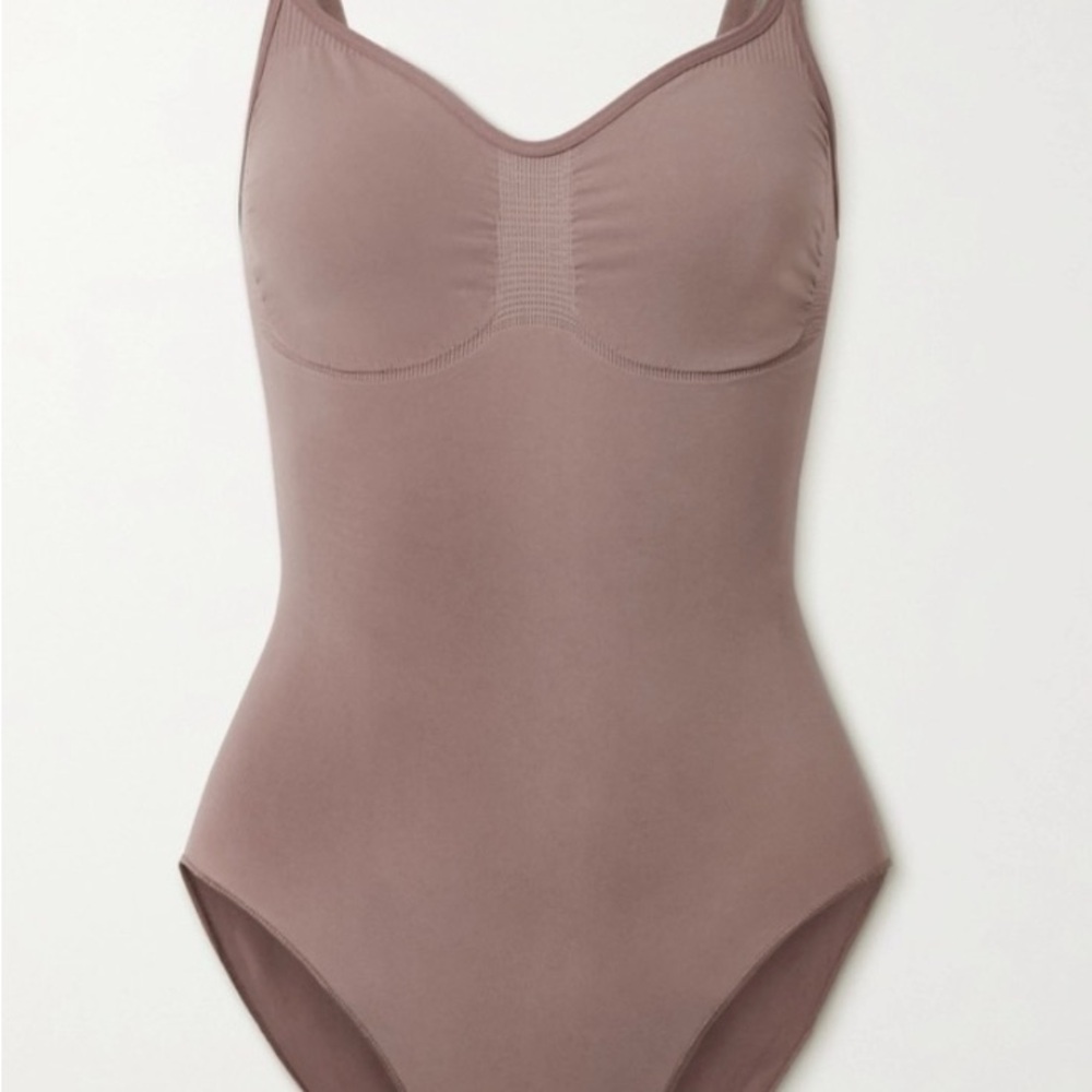 SKIMS size 4x/5x sculpting Bodysuit with Sweetheart Neckline new without tag